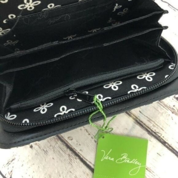 Vera Bradley Zip Around Wristlet - Concerto‎ - Picture 2 of 3